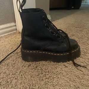 Black Dr.martens